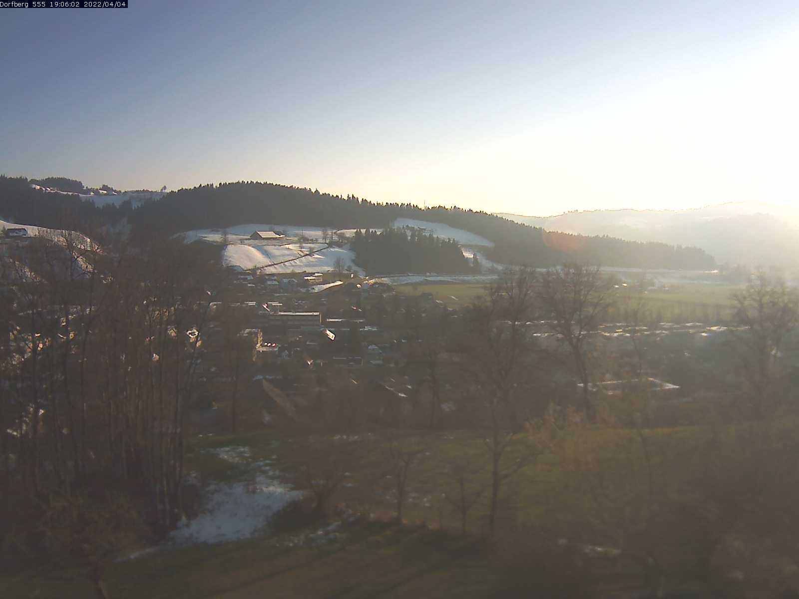 Webcam-Bild: Aussicht vom Dorfberg in Langnau 20220404-190601