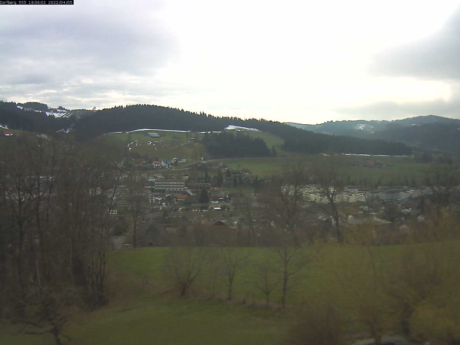 Webcam-Bild: Aussicht vom Dorfberg in Langnau 20220405-180601