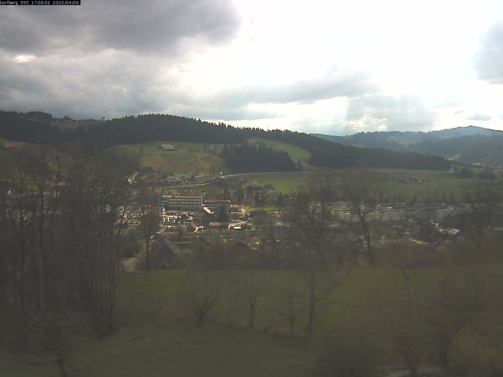 Webcam-Bild: Aussicht vom Dorfberg in Langnau 20220406-170601