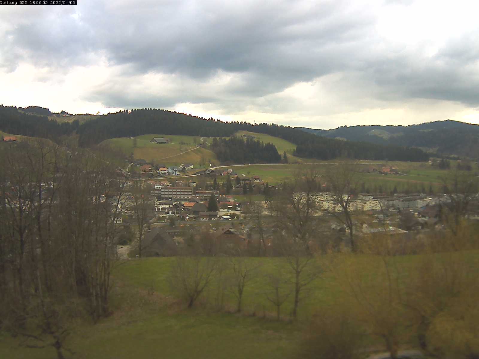 Webcam-Bild: Aussicht vom Dorfberg in Langnau 20220406-180601