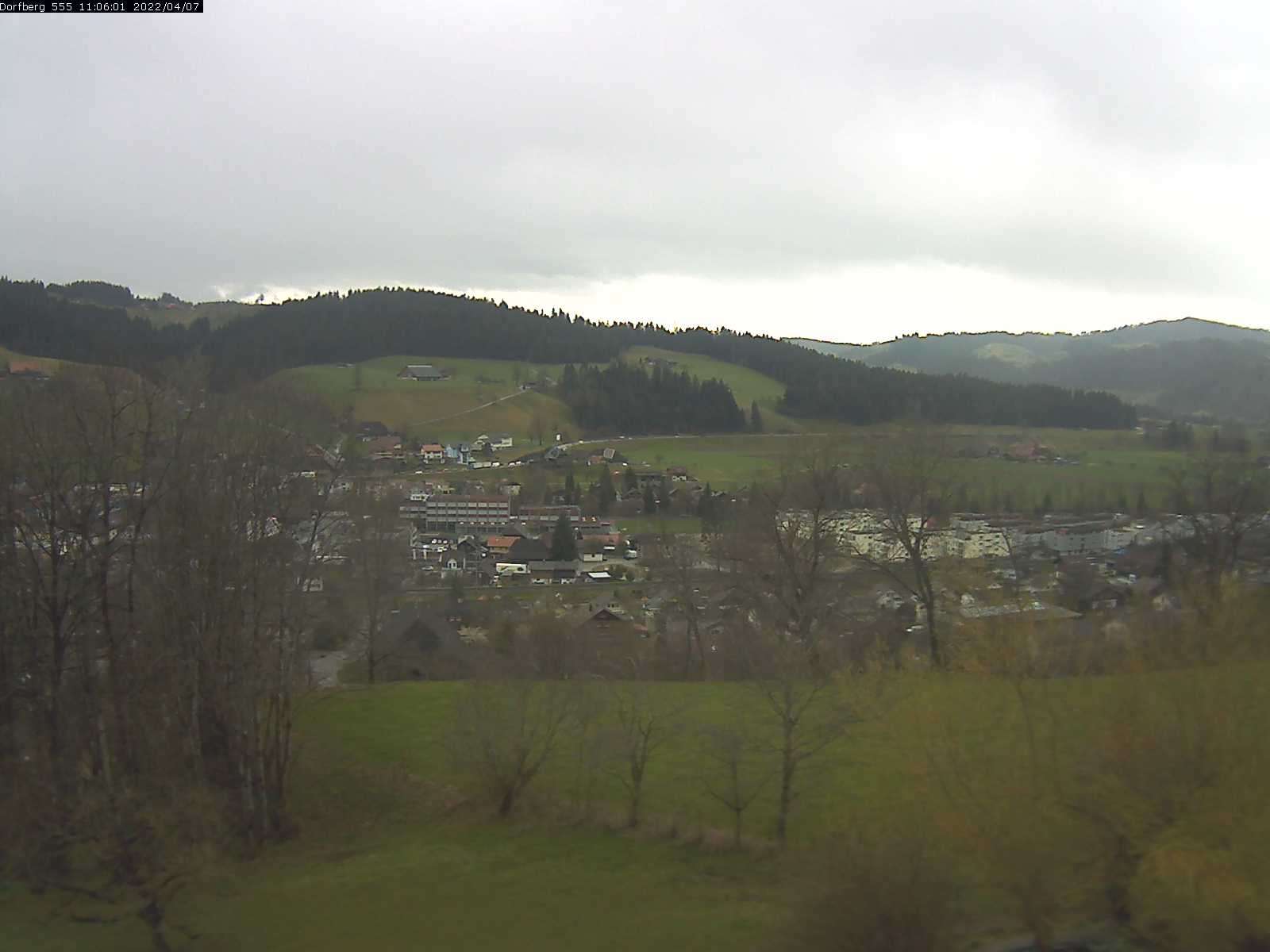 Webcam-Bild: Aussicht vom Dorfberg in Langnau 20220407-110601
