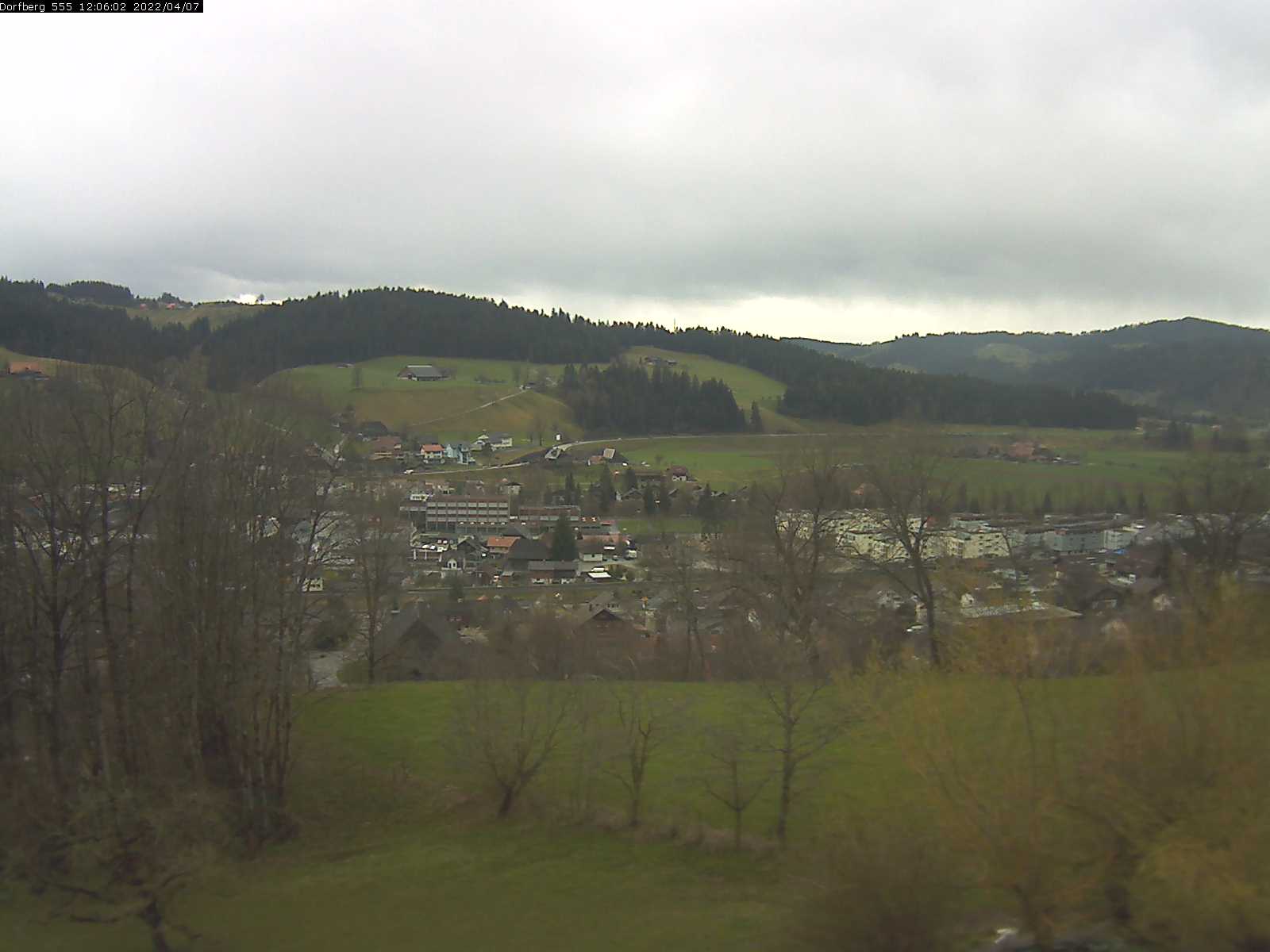 Webcam-Bild: Aussicht vom Dorfberg in Langnau 20220407-120601