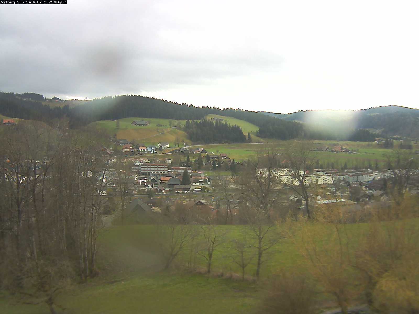 Webcam-Bild: Aussicht vom Dorfberg in Langnau 20220407-140601