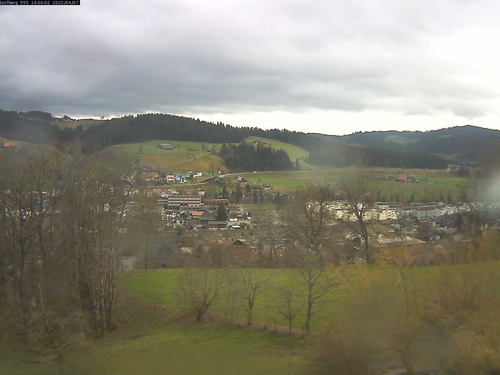 Webcam-Bild: Aussicht vom Dorfberg in Langnau 20220407-160601