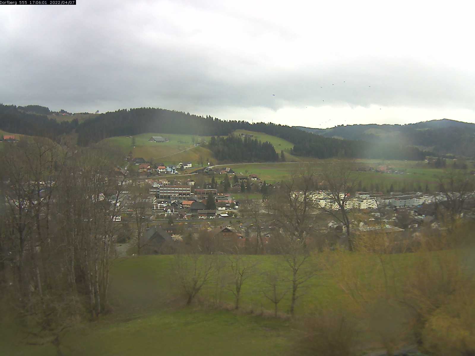 Webcam-Bild: Aussicht vom Dorfberg in Langnau 20220407-170601