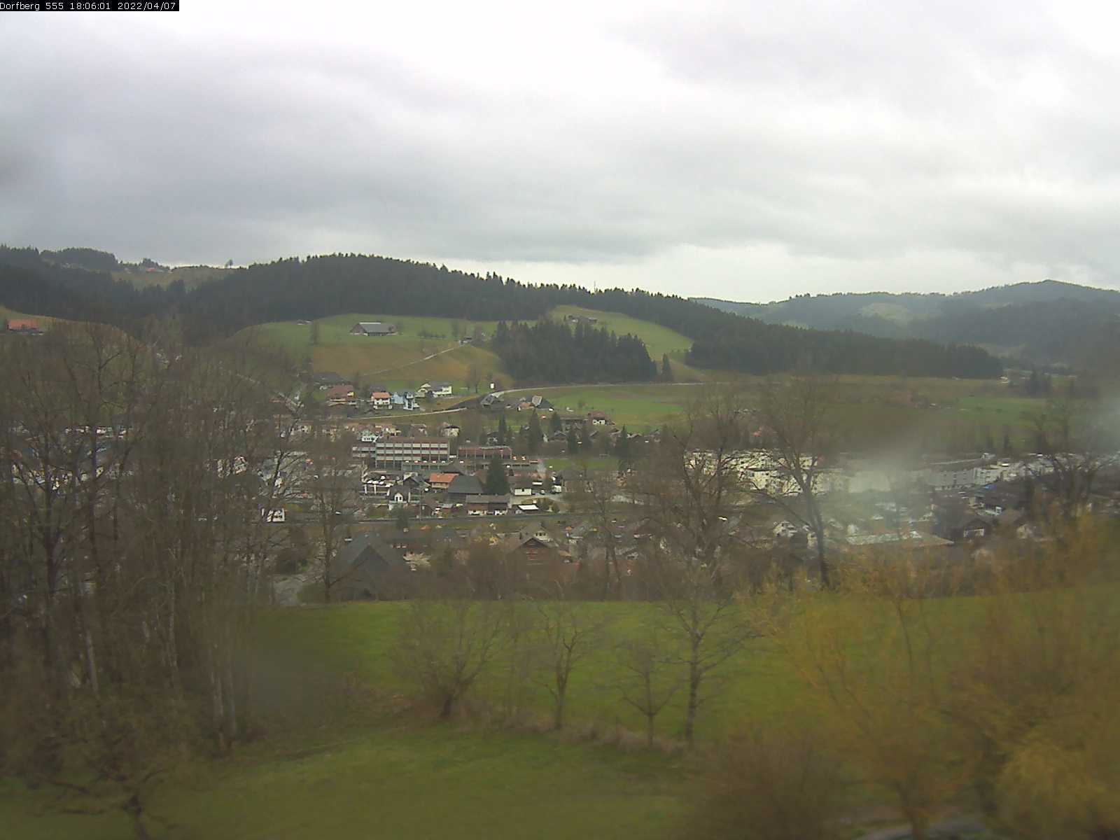 Webcam-Bild: Aussicht vom Dorfberg in Langnau 20220407-180601