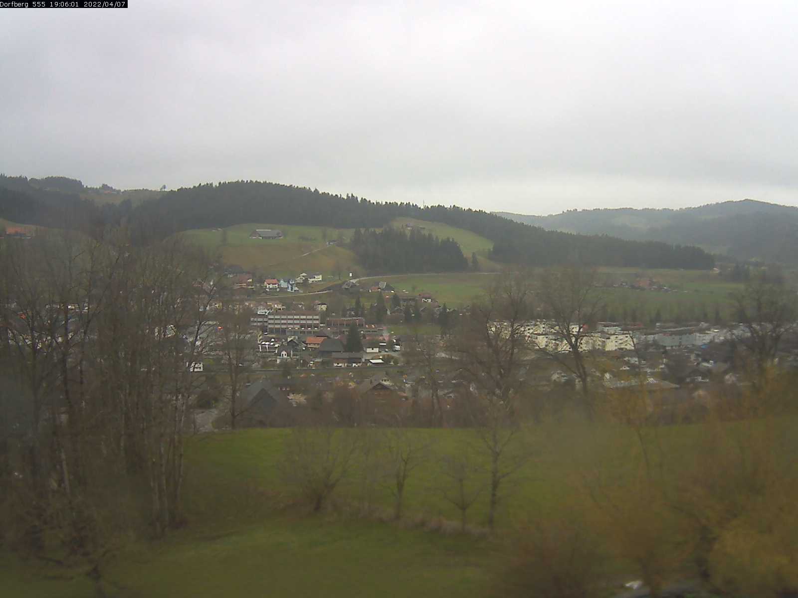Webcam-Bild: Aussicht vom Dorfberg in Langnau 20220407-190601