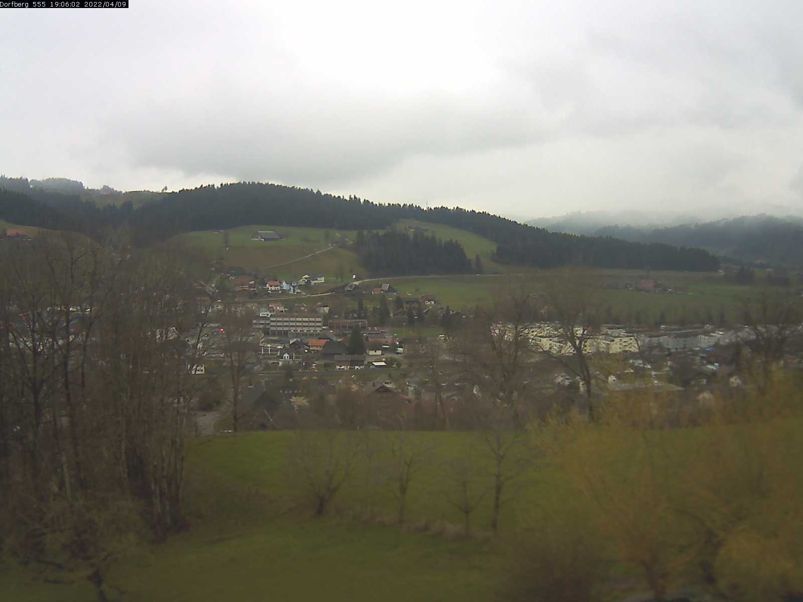 Webcam-Bild: Aussicht vom Dorfberg in Langnau 20220409-190601