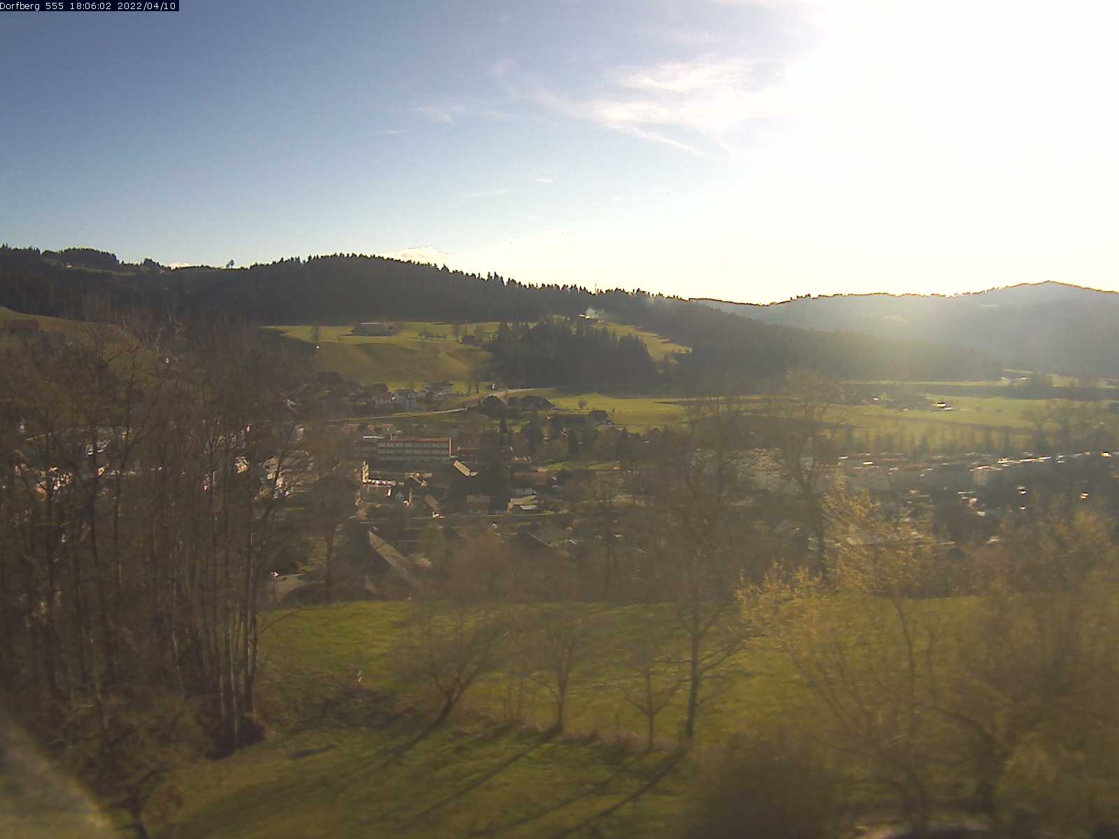 Webcam-Bild: Aussicht vom Dorfberg in Langnau 20220410-180601