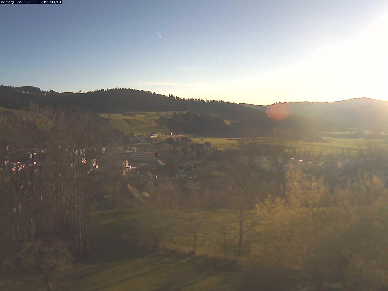 Webcam-Bild: Aussicht vom Dorfberg in Langnau 20220410-190602
