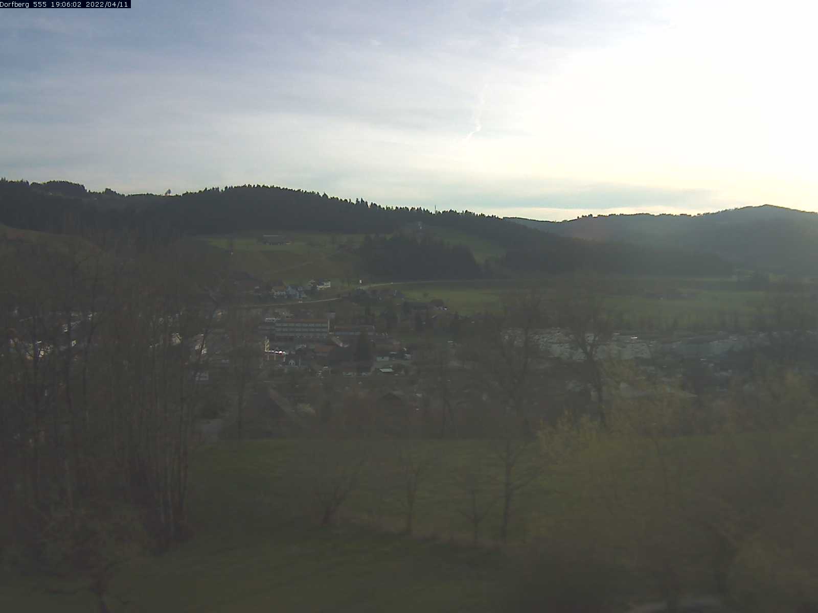 Webcam-Bild: Aussicht vom Dorfberg in Langnau 20220411-190602