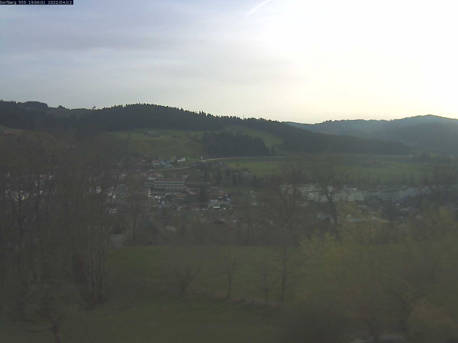 Webcam-Bild: Aussicht vom Dorfberg in Langnau 20220412-190601
