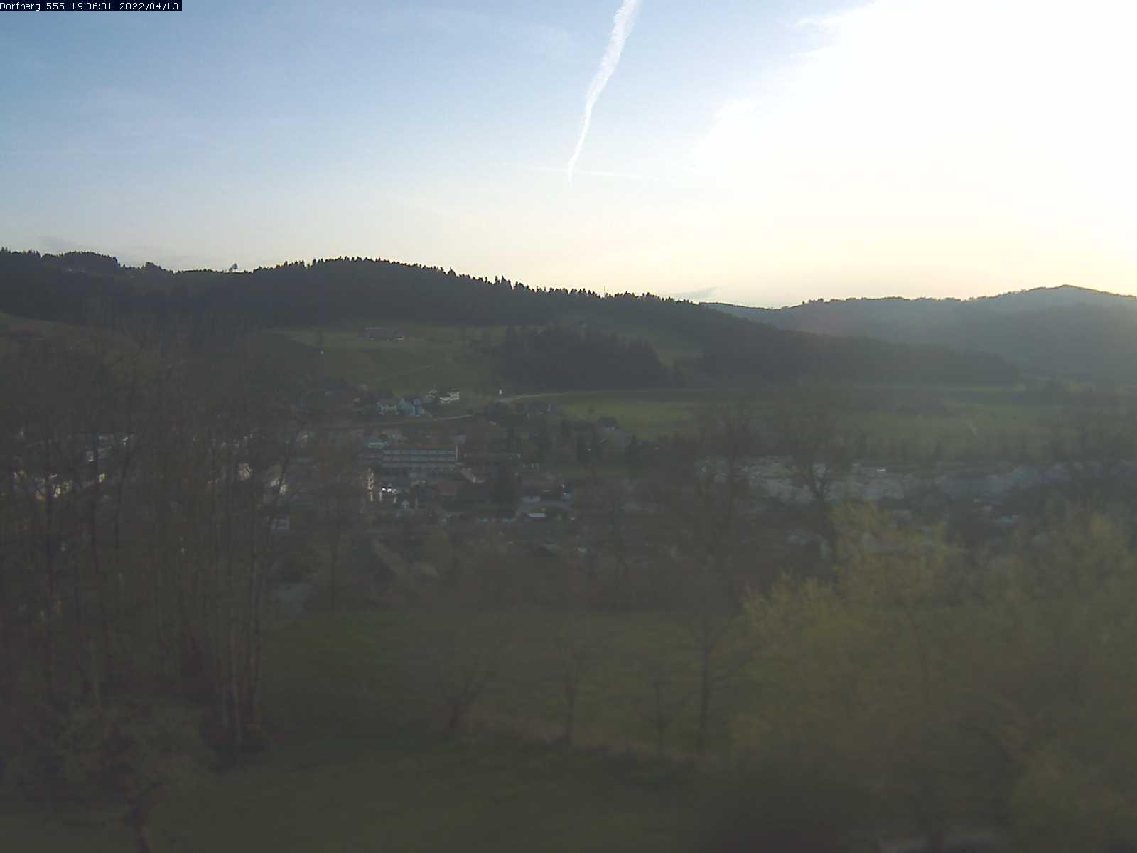 Webcam-Bild: Aussicht vom Dorfberg in Langnau 20220413-190601