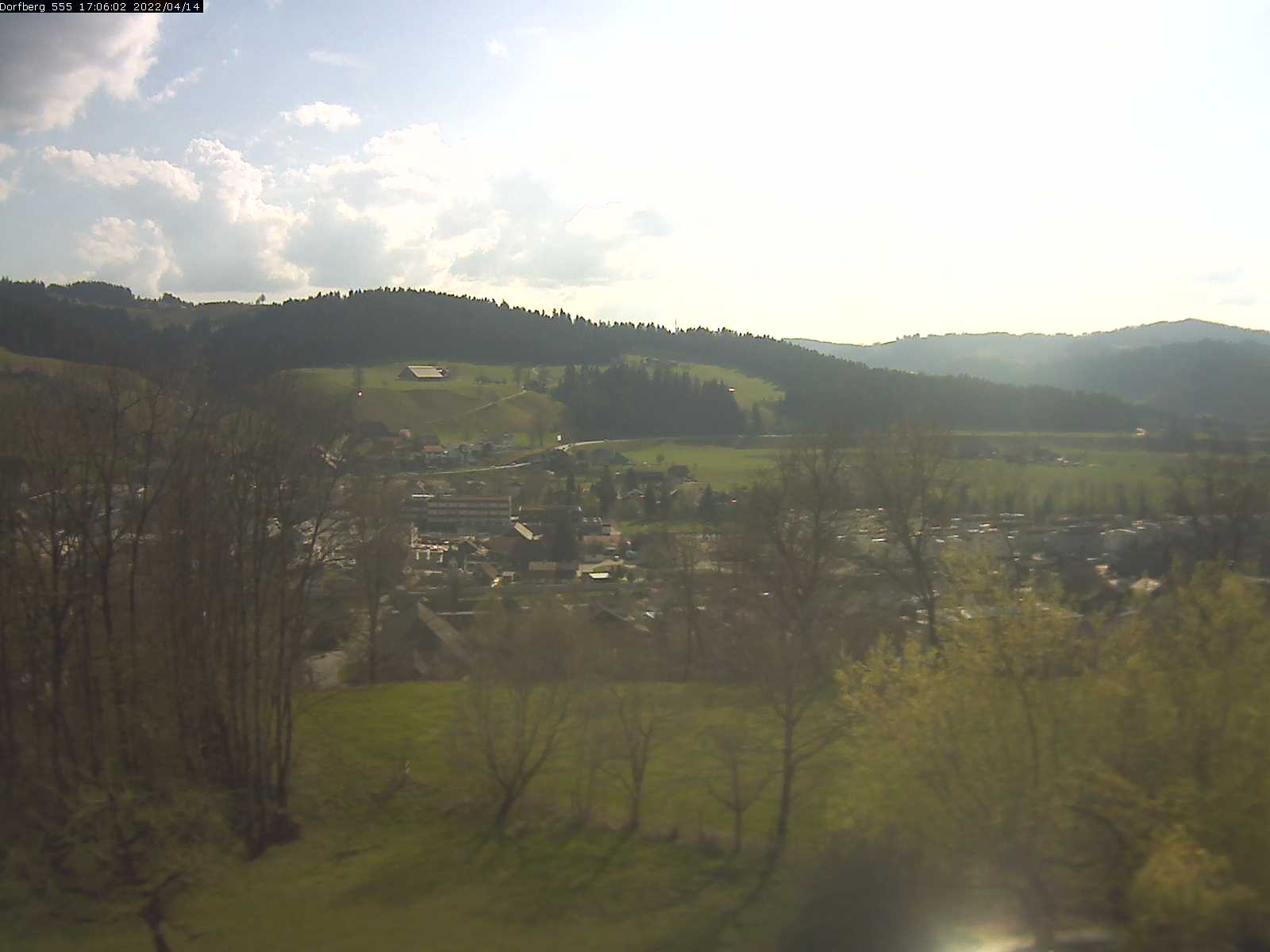 Webcam-Bild: Aussicht vom Dorfberg in Langnau 20220414-170601