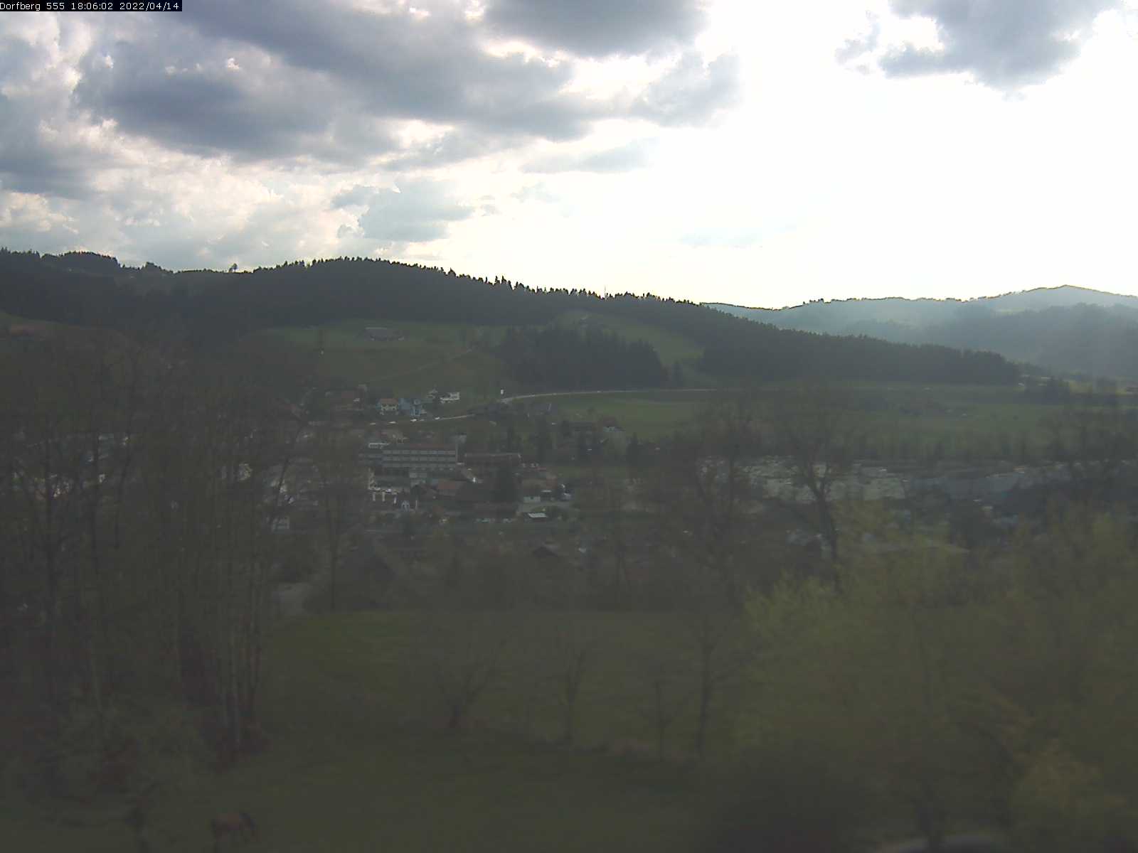 Webcam-Bild: Aussicht vom Dorfberg in Langnau 20220414-180601