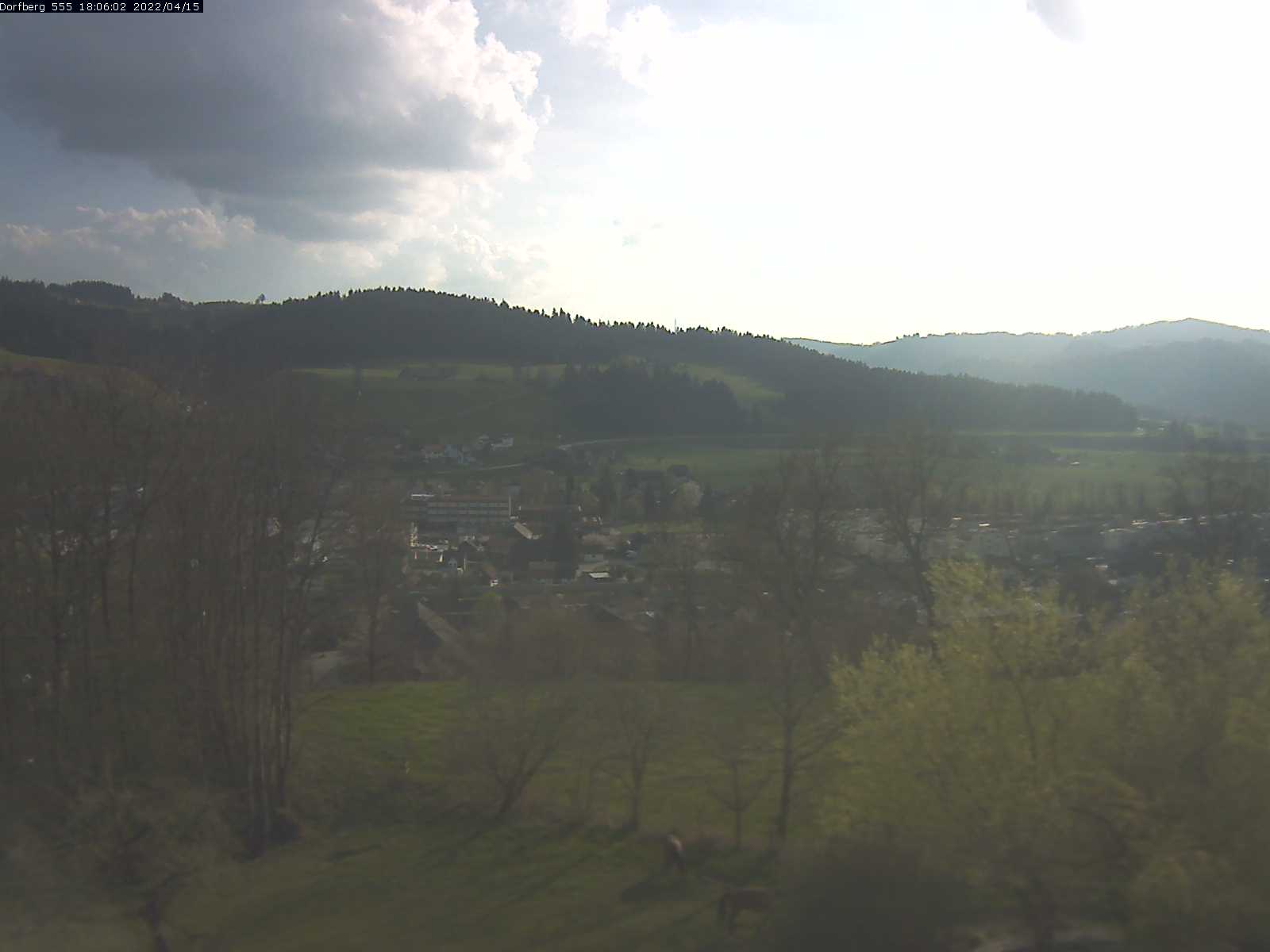Webcam-Bild: Aussicht vom Dorfberg in Langnau 20220415-180601