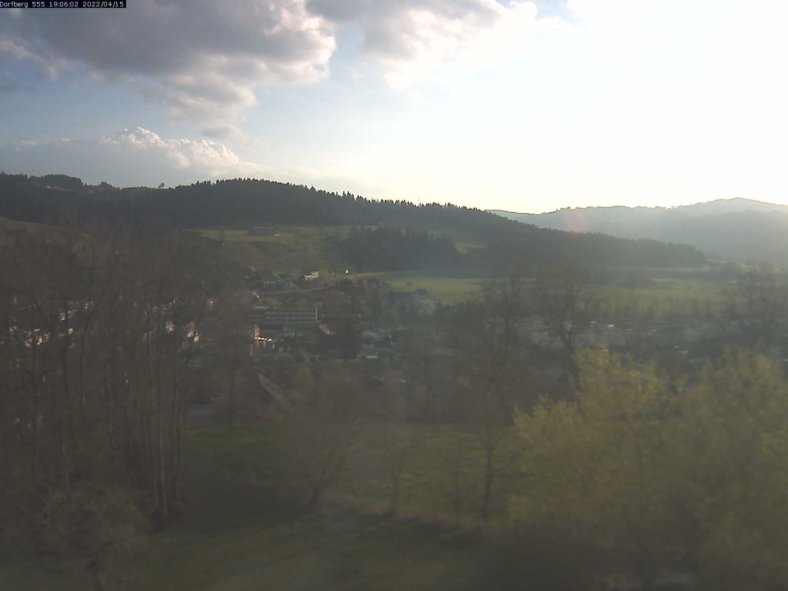 Webcam-Bild: Aussicht vom Dorfberg in Langnau 20220415-190601