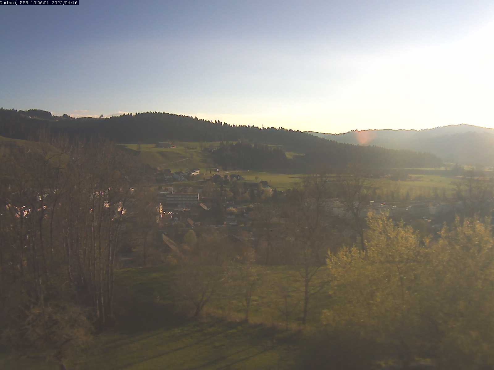 Webcam-Bild: Aussicht vom Dorfberg in Langnau 20220416-190601