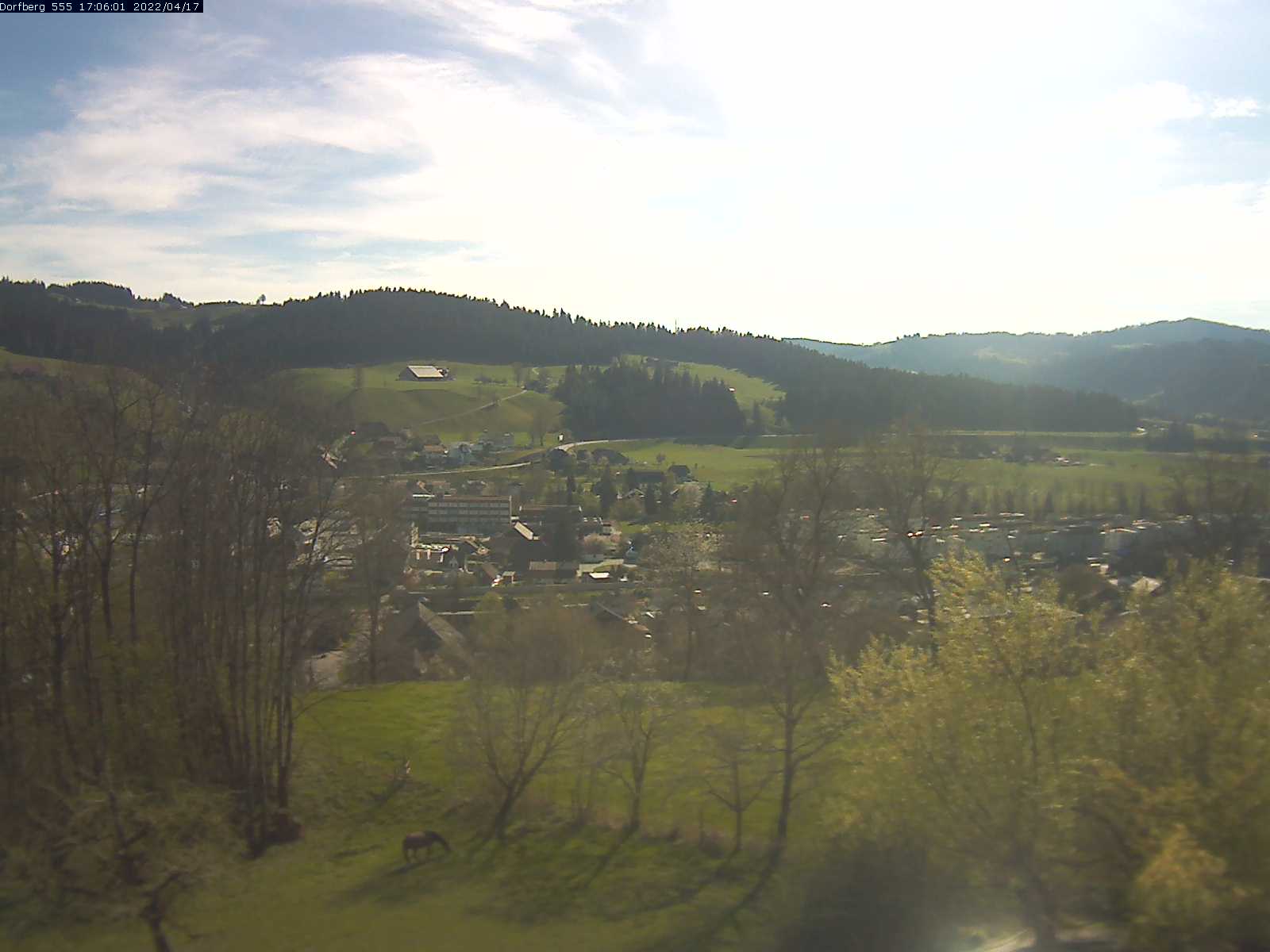 Webcam-Bild: Aussicht vom Dorfberg in Langnau 20220417-170601