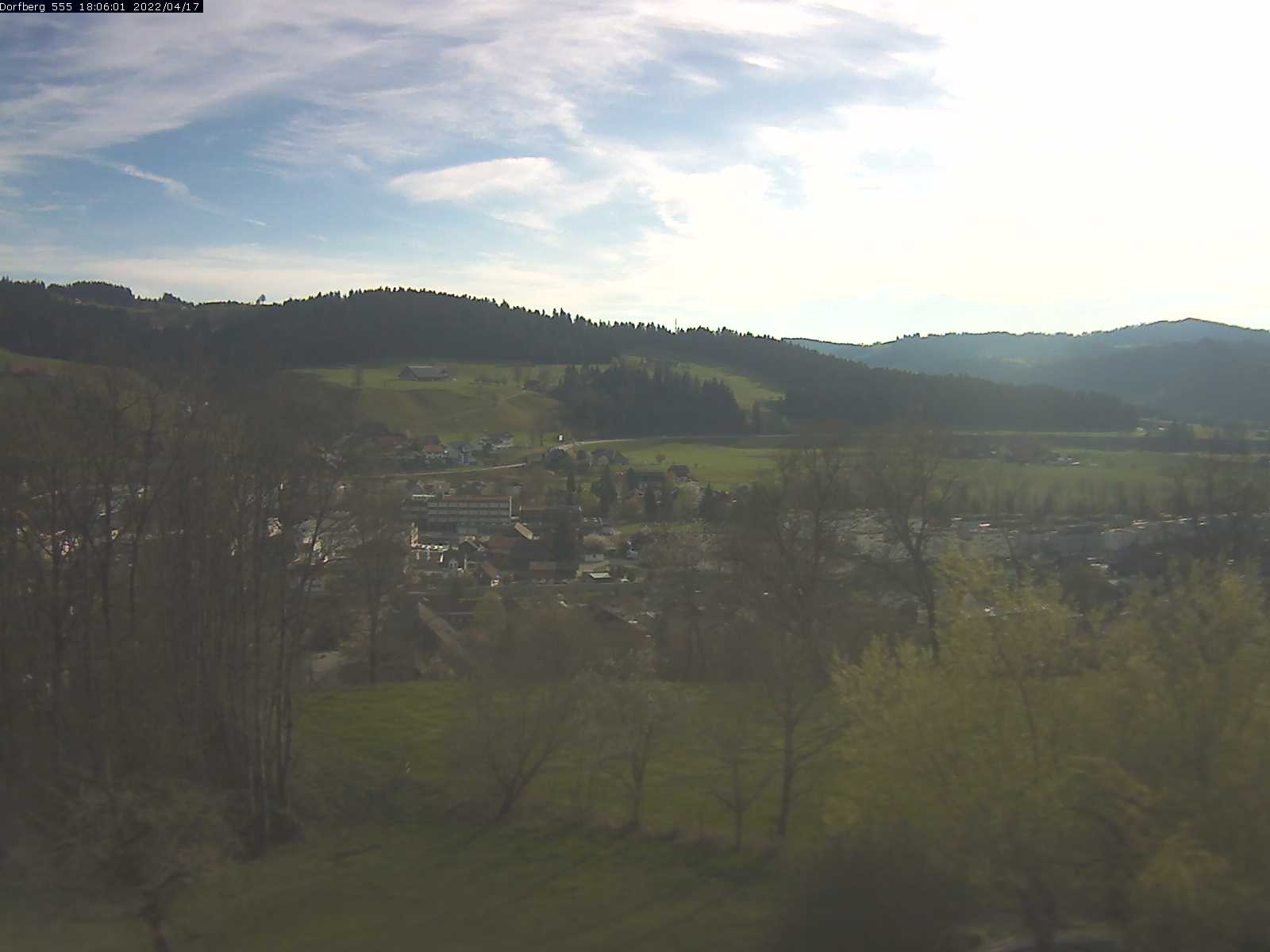 Webcam-Bild: Aussicht vom Dorfberg in Langnau 20220417-180601