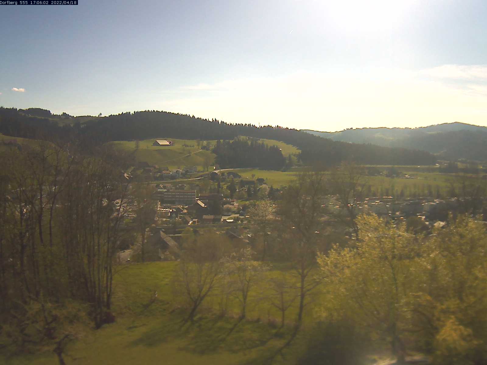 Webcam-Bild: Aussicht vom Dorfberg in Langnau 20220418-170601