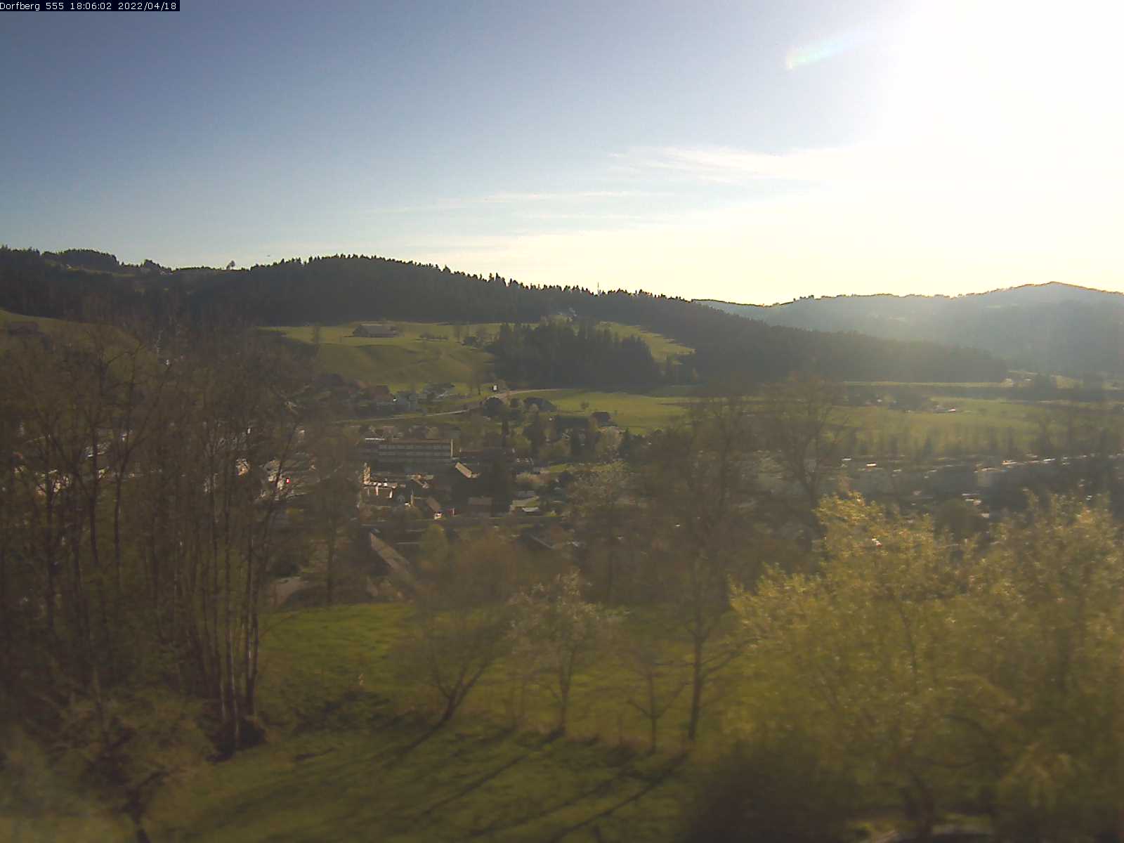 Webcam-Bild: Aussicht vom Dorfberg in Langnau 20220418-180601