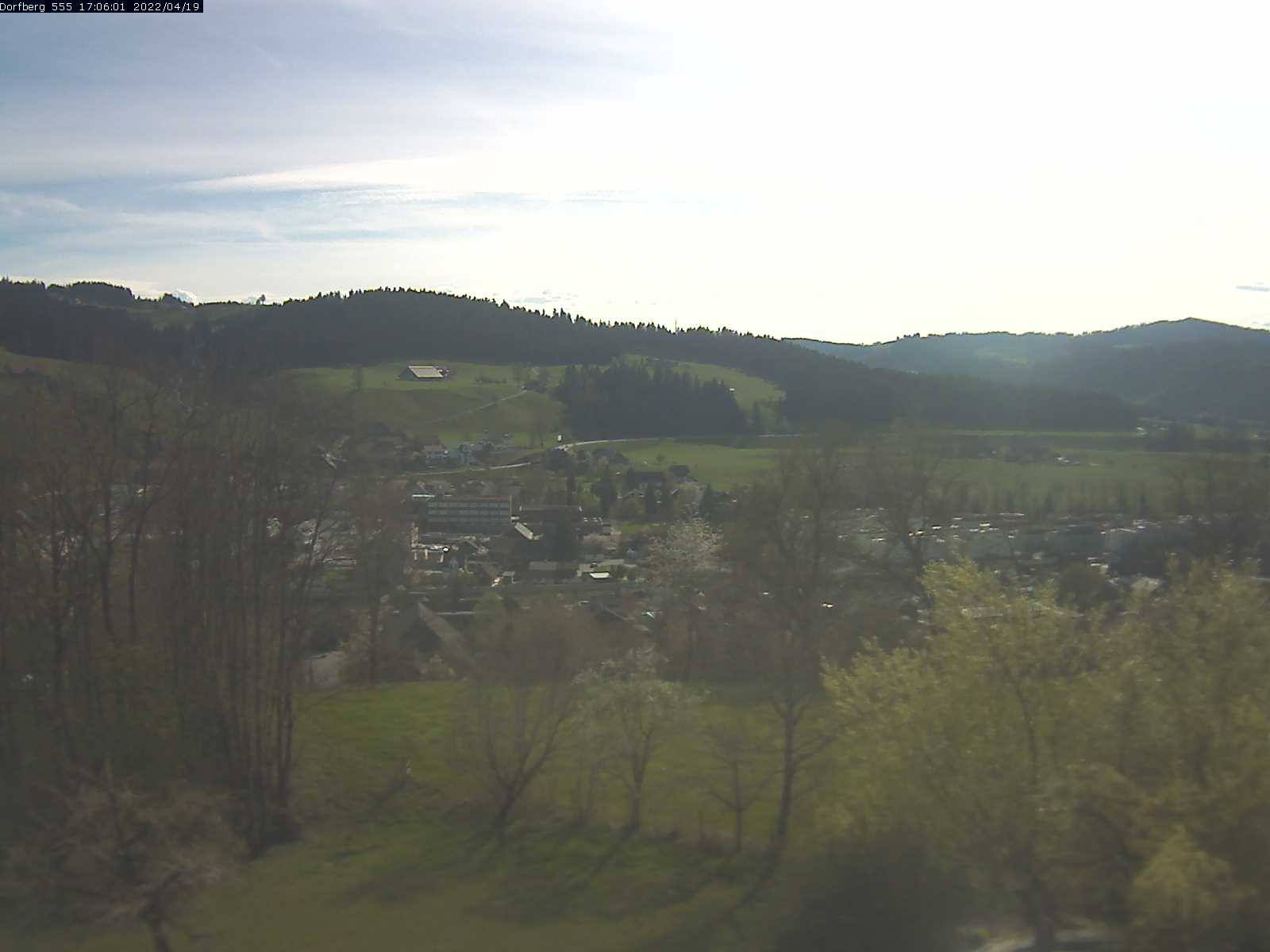 Webcam-Bild: Aussicht vom Dorfberg in Langnau 20220419-170601