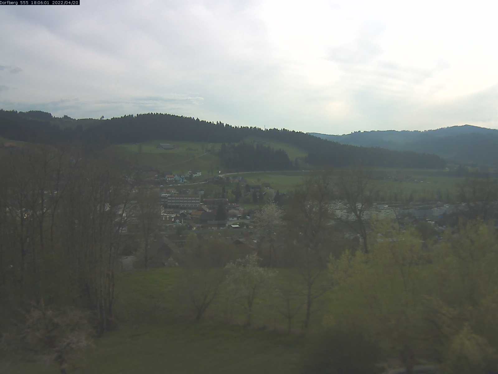 Webcam-Bild: Aussicht vom Dorfberg in Langnau 20220420-180601