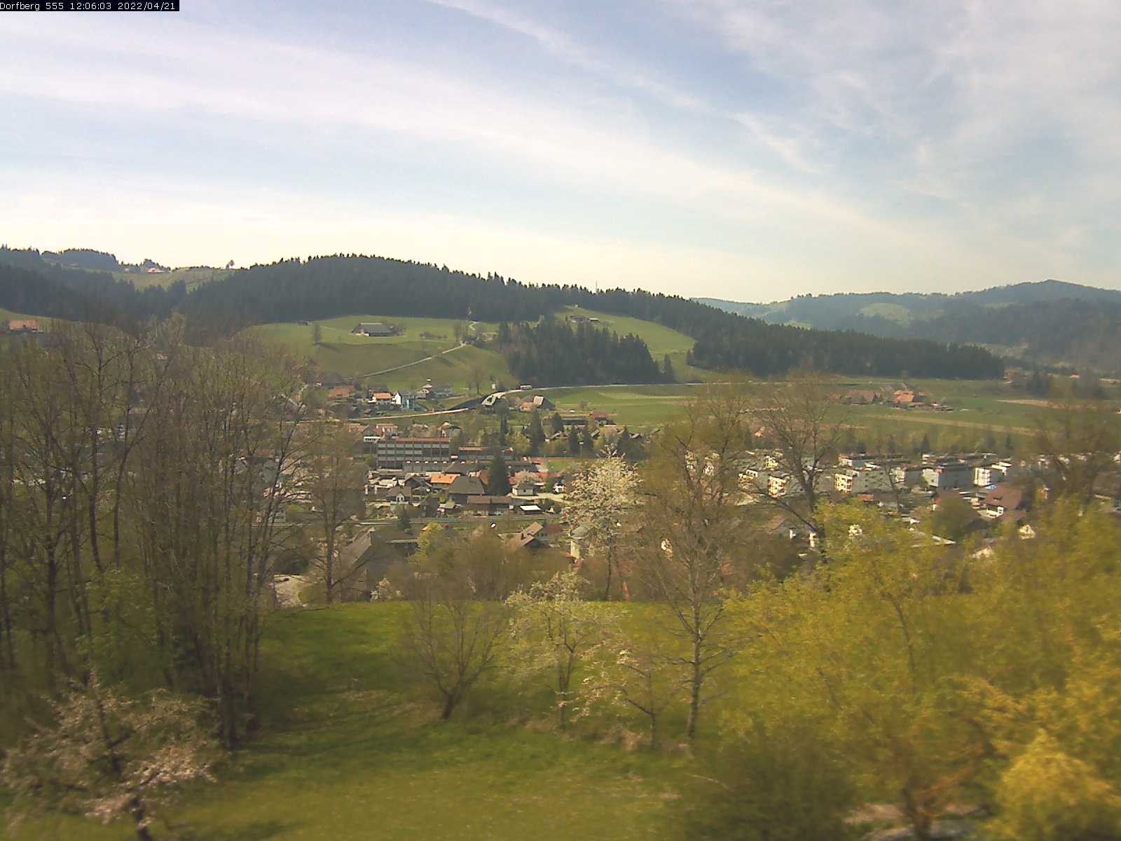 Webcam-Bild: Aussicht vom Dorfberg in Langnau 20220421-120601