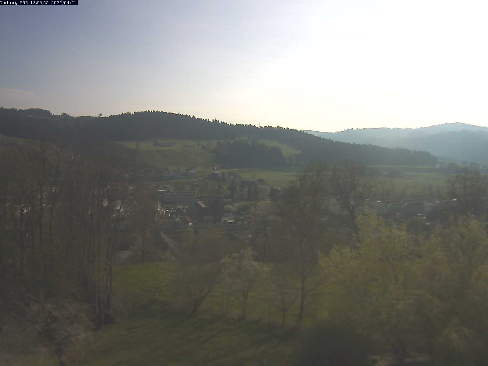 Webcam-Bild: Aussicht vom Dorfberg in Langnau 20220421-180601
