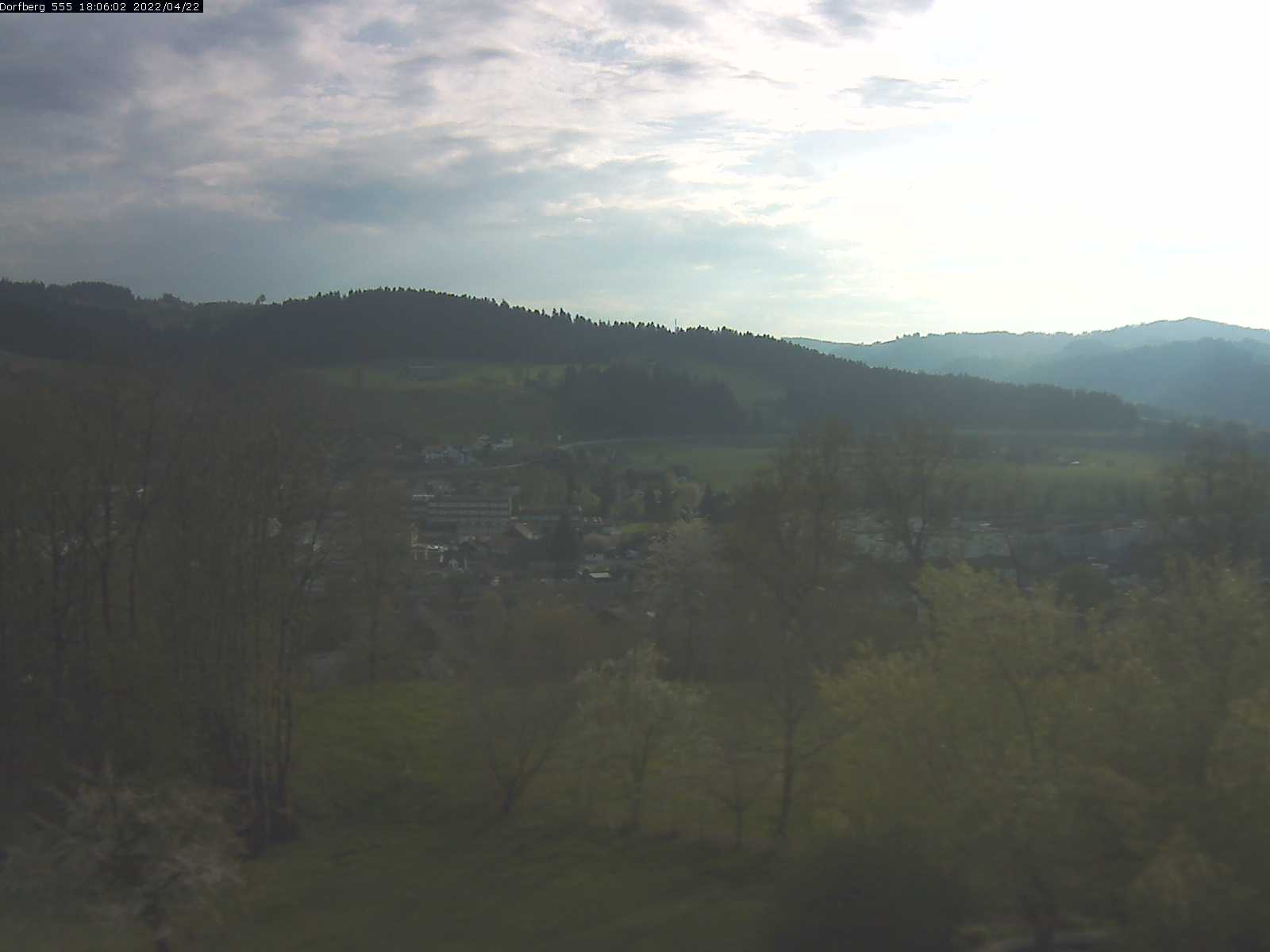Webcam-Bild: Aussicht vom Dorfberg in Langnau 20220422-180601