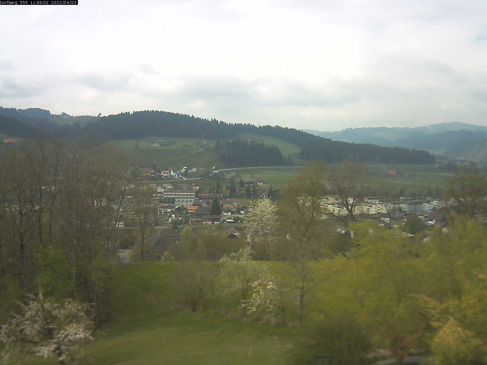 Webcam-Bild: Aussicht vom Dorfberg in Langnau 20220423-110601