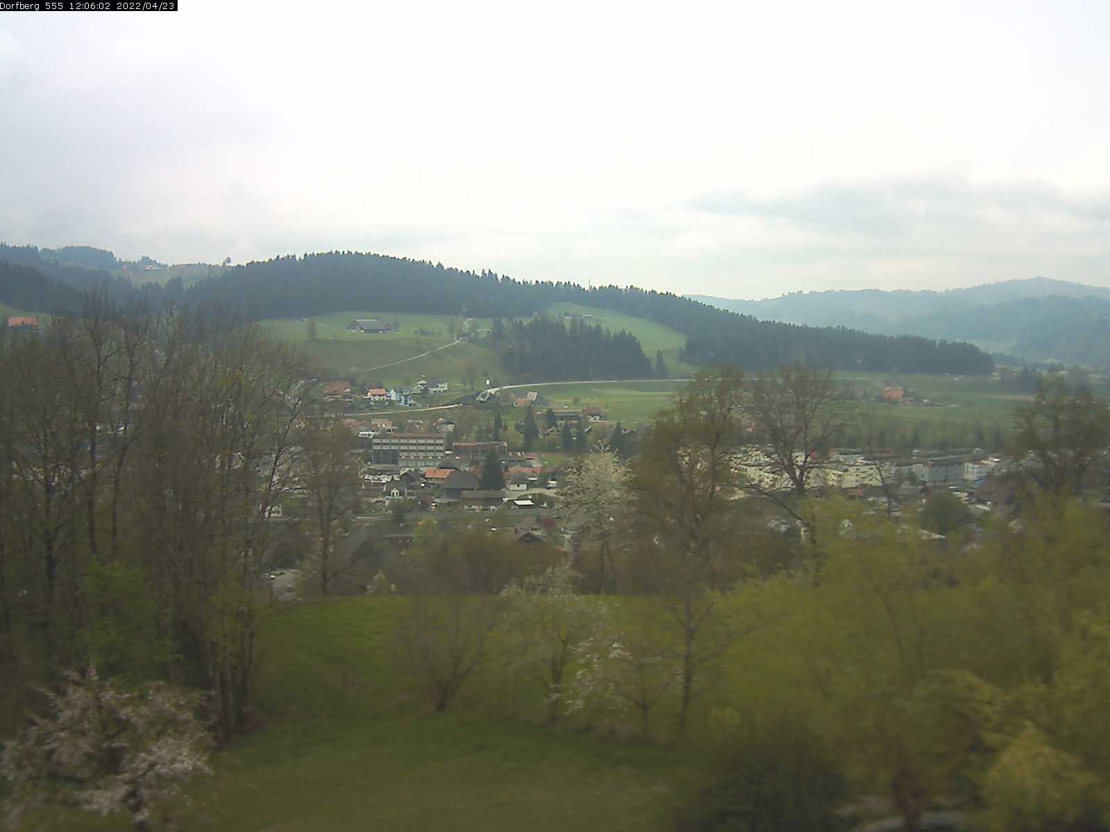 Webcam-Bild: Aussicht vom Dorfberg in Langnau 20220423-120601