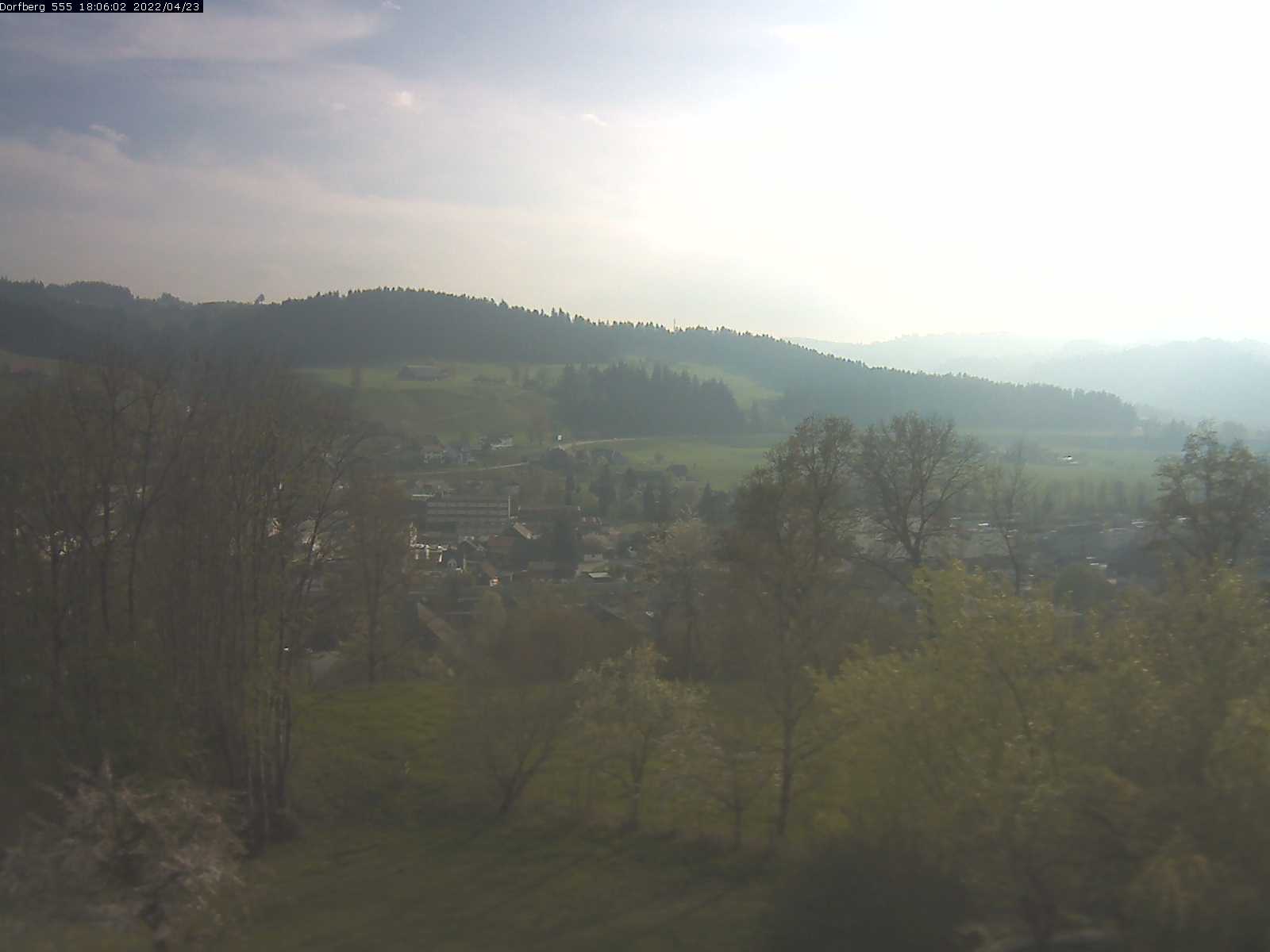 Webcam-Bild: Aussicht vom Dorfberg in Langnau 20220423-180601