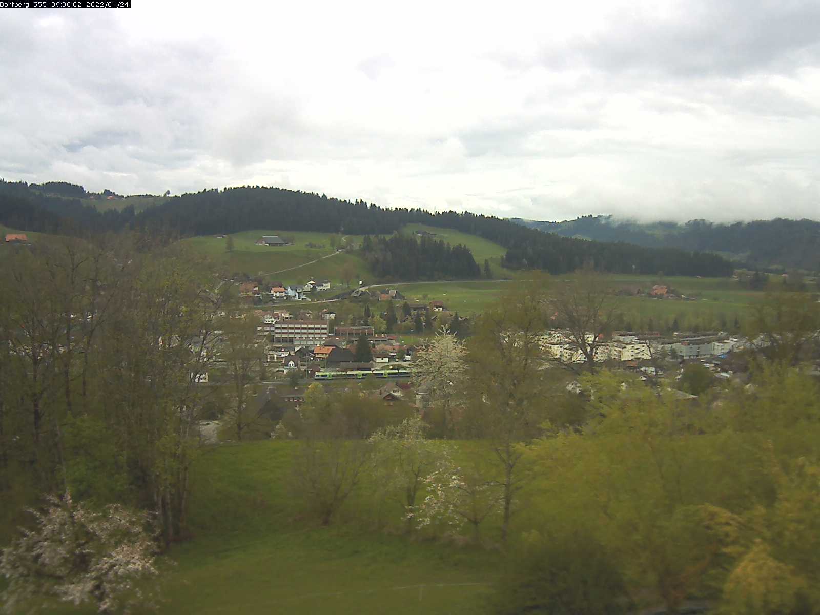 Webcam-Bild: Aussicht vom Dorfberg in Langnau 20220424-090601