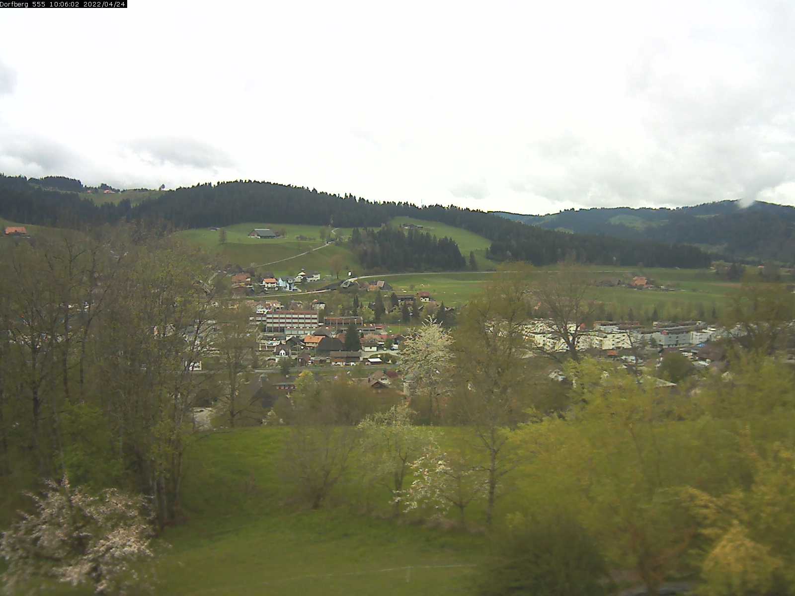 Webcam-Bild: Aussicht vom Dorfberg in Langnau 20220424-100601