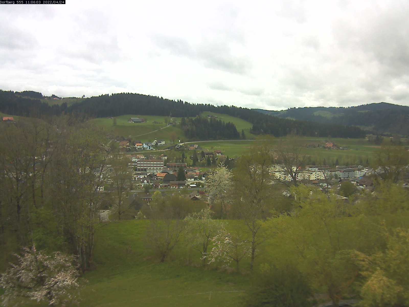 Webcam-Bild: Aussicht vom Dorfberg in Langnau 20220424-110601