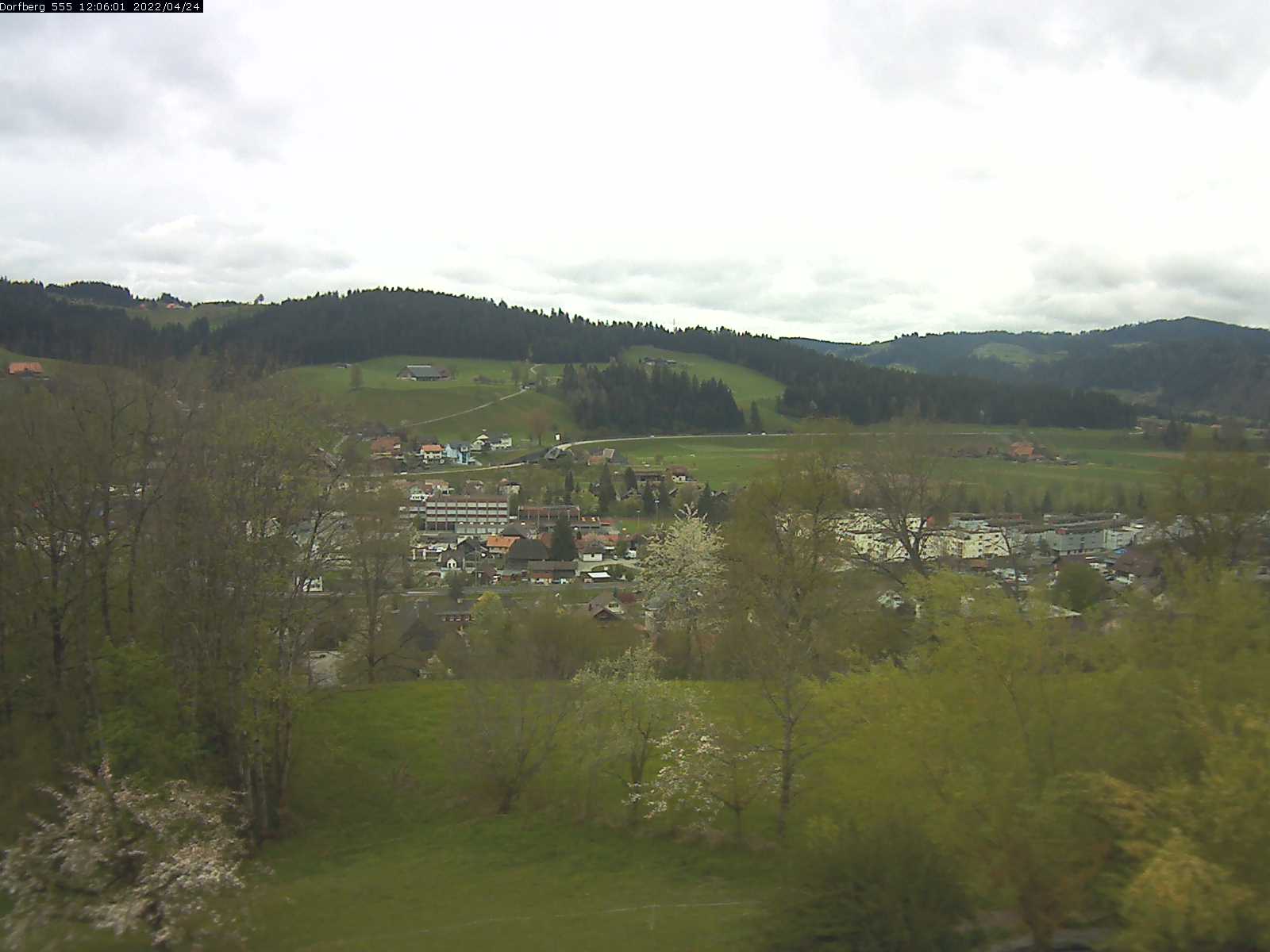 Webcam-Bild: Aussicht vom Dorfberg in Langnau 20220424-120601