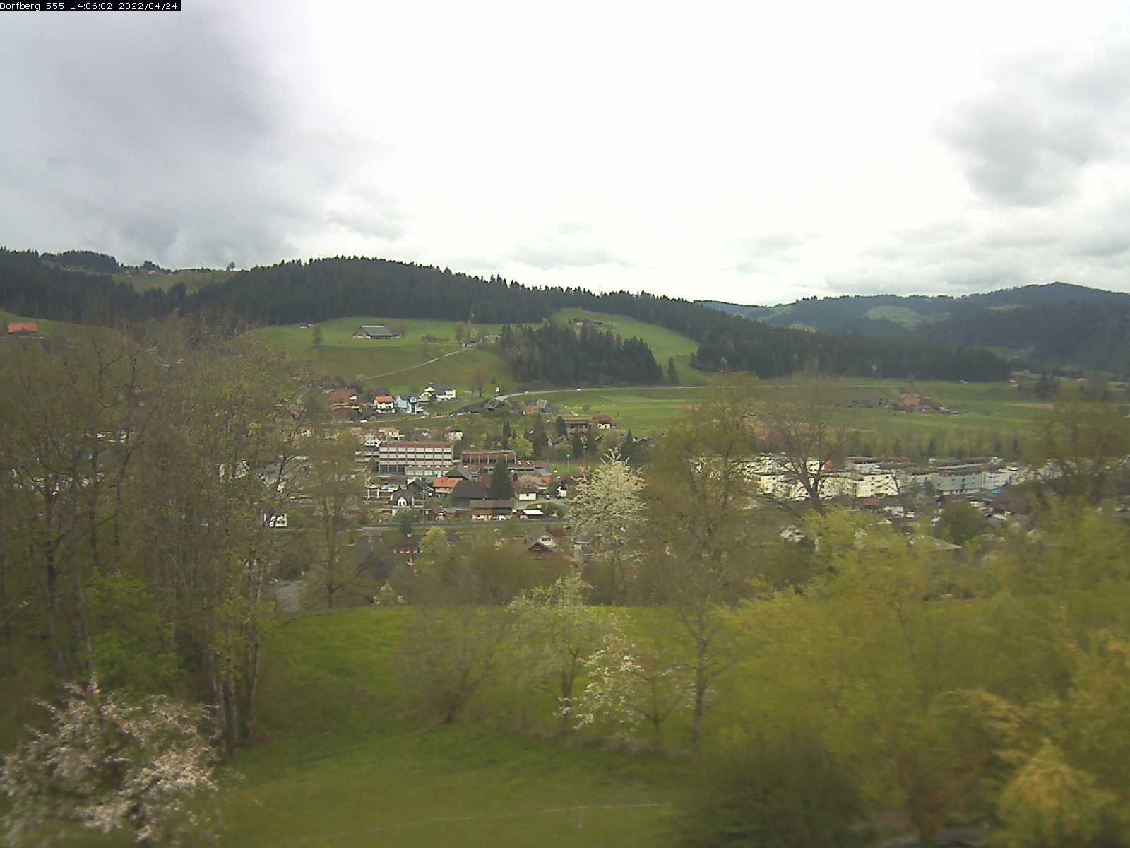 Webcam-Bild: Aussicht vom Dorfberg in Langnau 20220424-140601