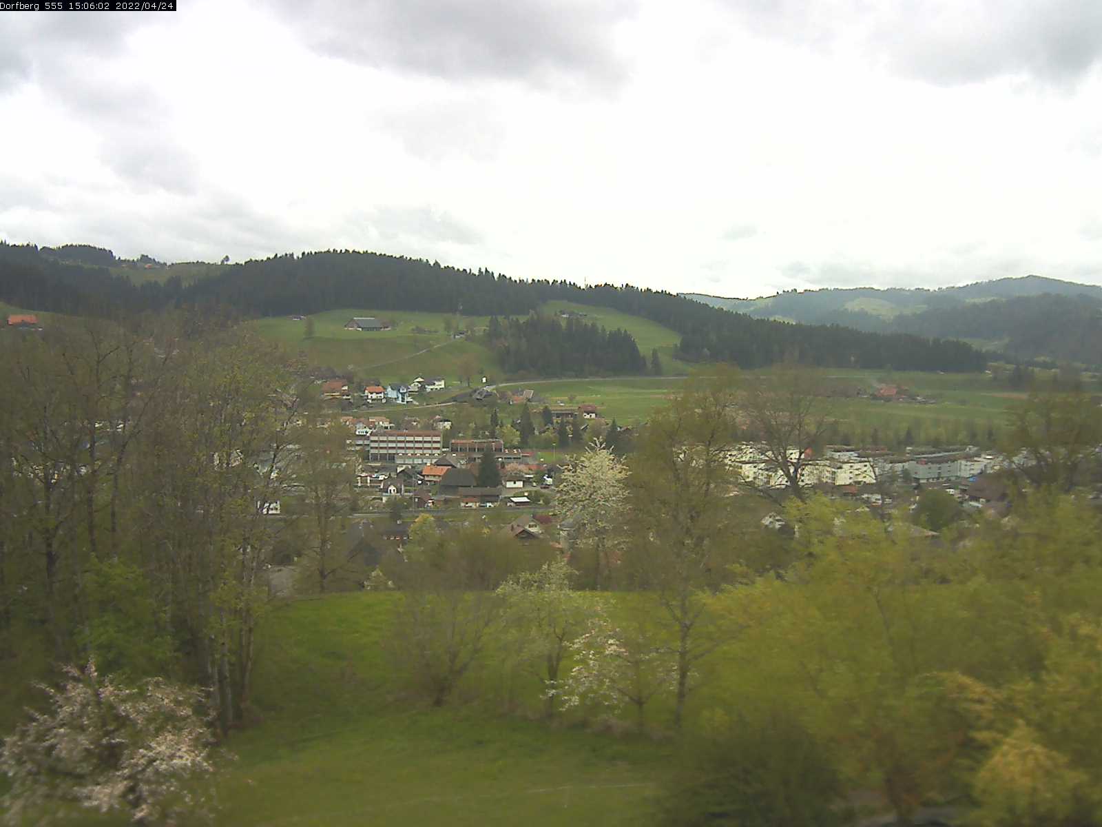 Webcam-Bild: Aussicht vom Dorfberg in Langnau 20220424-150601