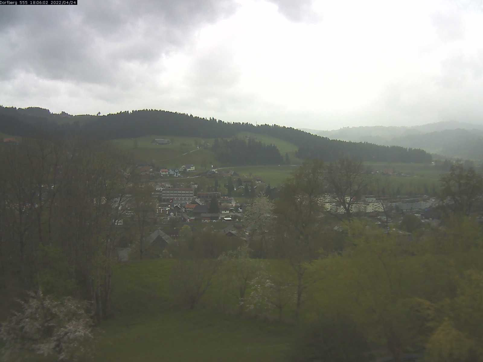 Webcam-Bild: Aussicht vom Dorfberg in Langnau 20220424-180601