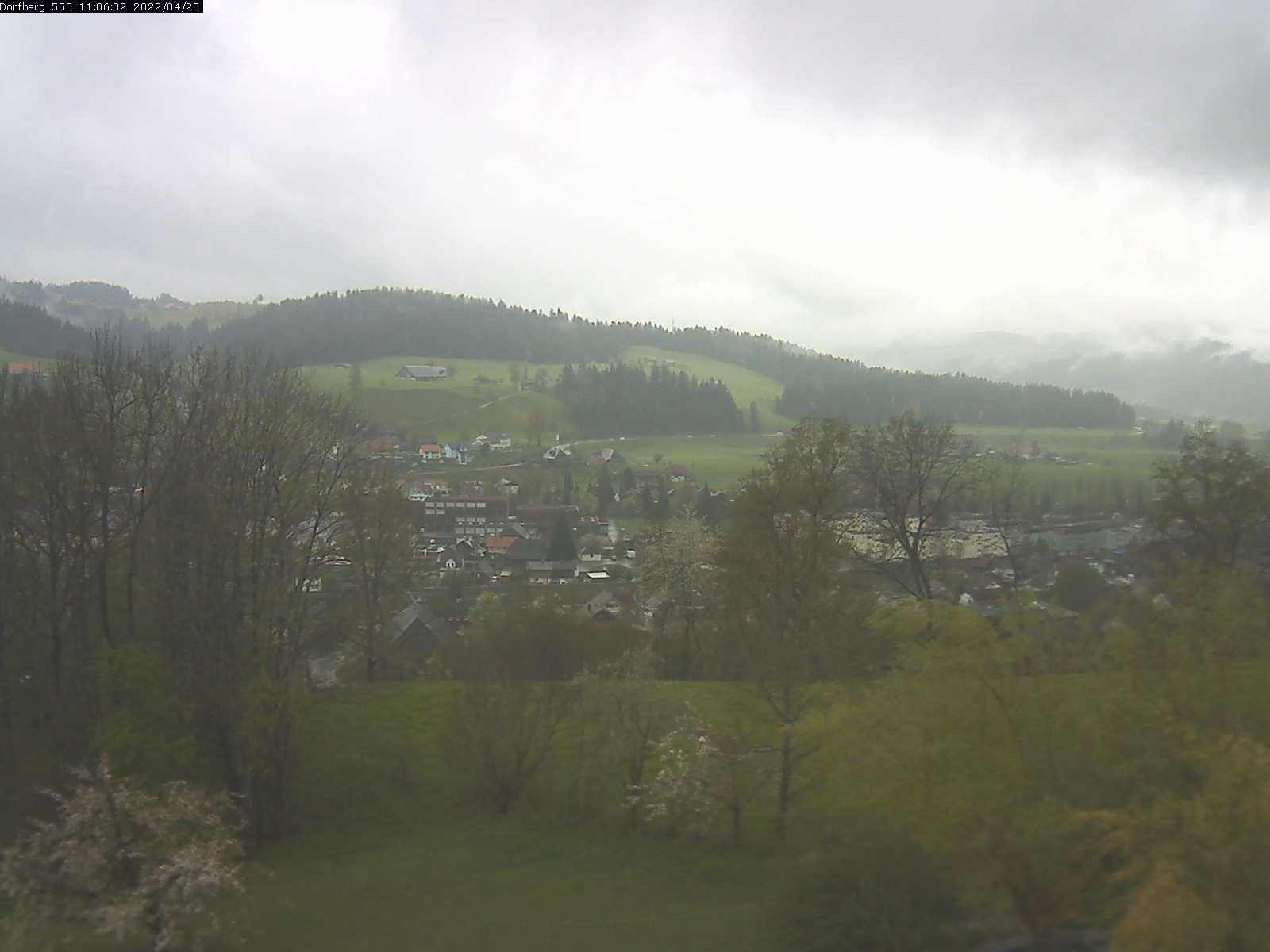 Webcam-Bild: Aussicht vom Dorfberg in Langnau 20220425-110601