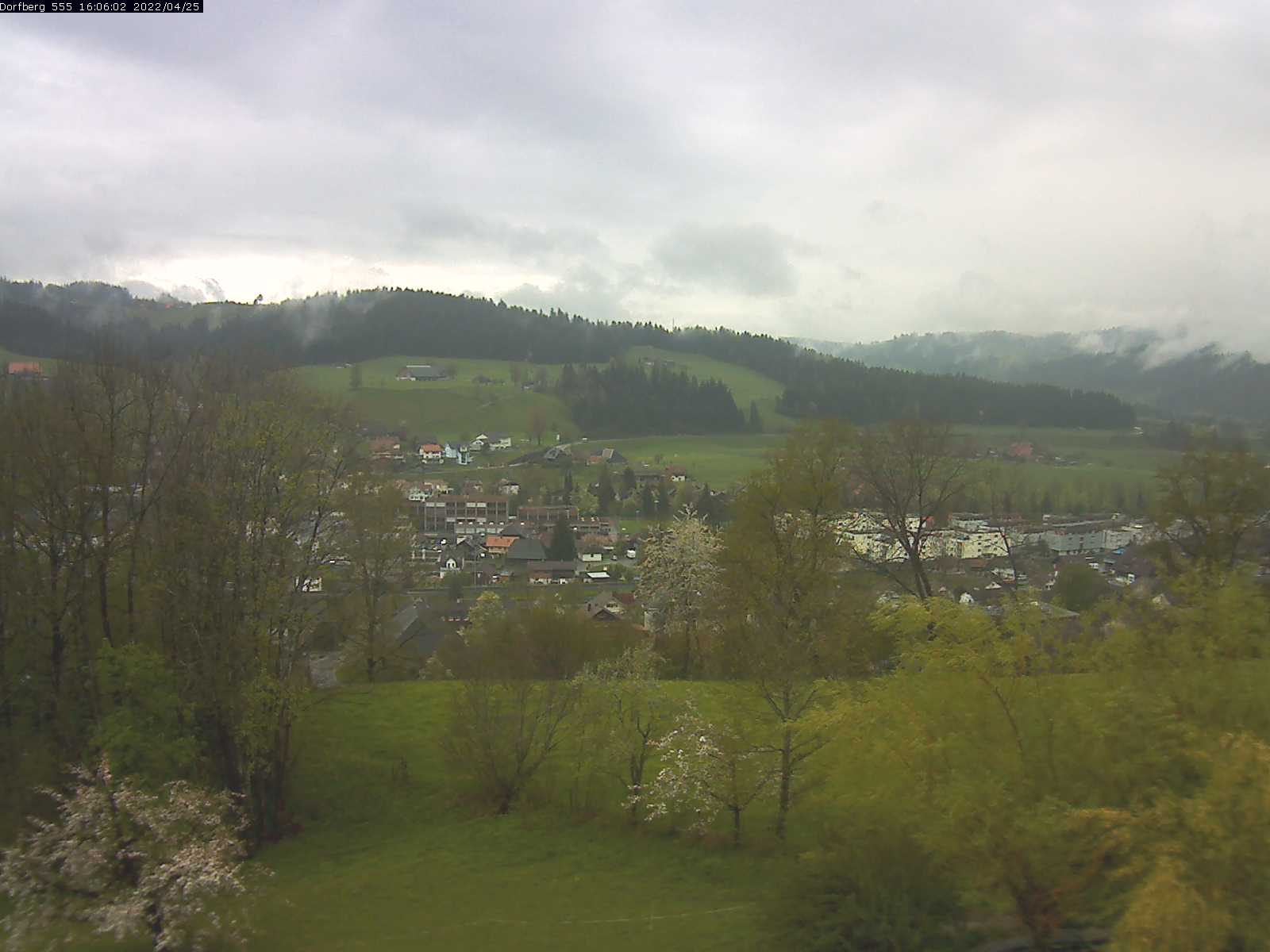 Webcam-Bild: Aussicht vom Dorfberg in Langnau 20220425-160601