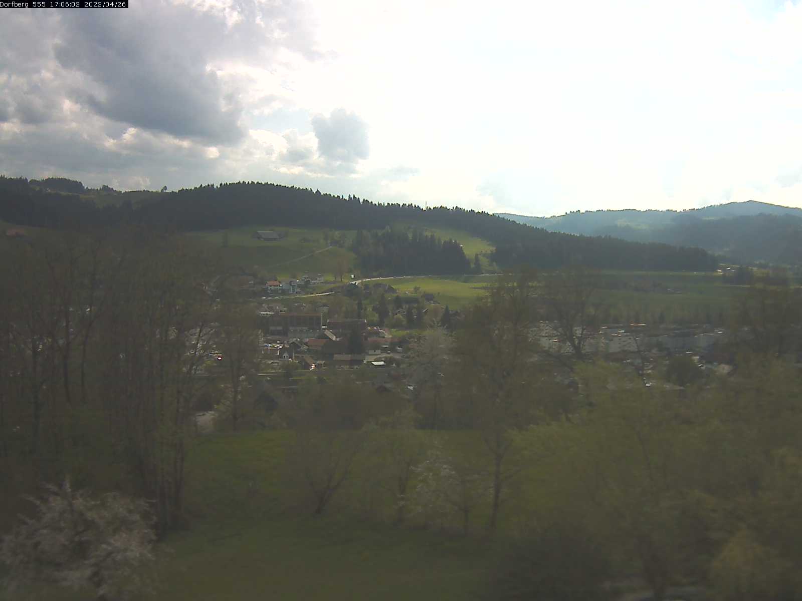 Webcam-Bild: Aussicht vom Dorfberg in Langnau 20220426-170602
