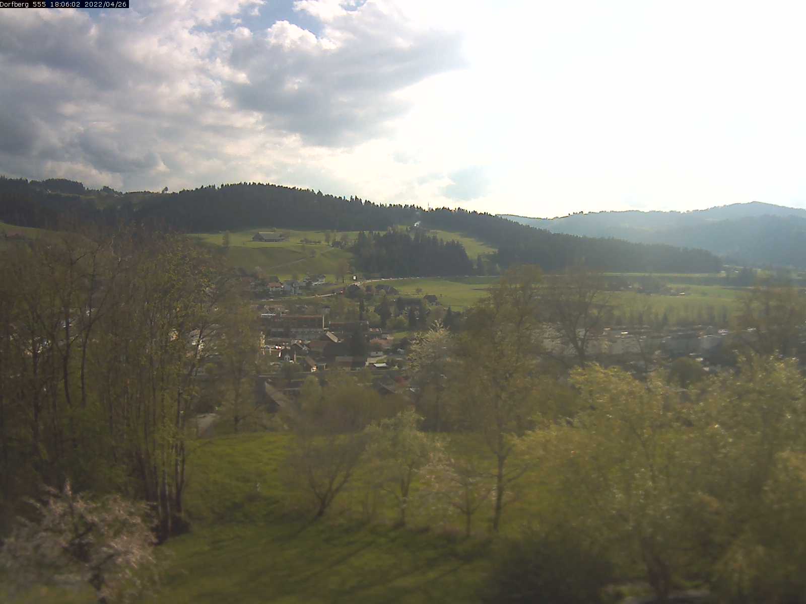 Webcam-Bild: Aussicht vom Dorfberg in Langnau 20220426-180601