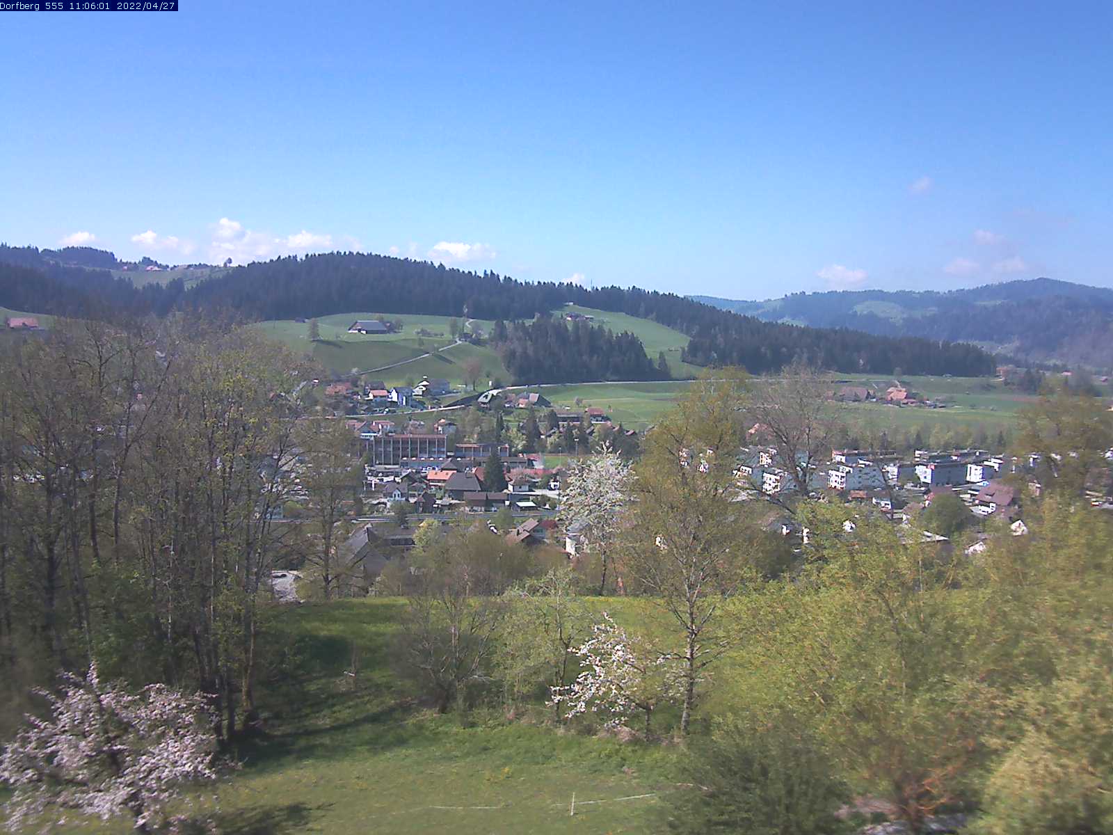 Webcam-Bild: Aussicht vom Dorfberg in Langnau 20220427-110601