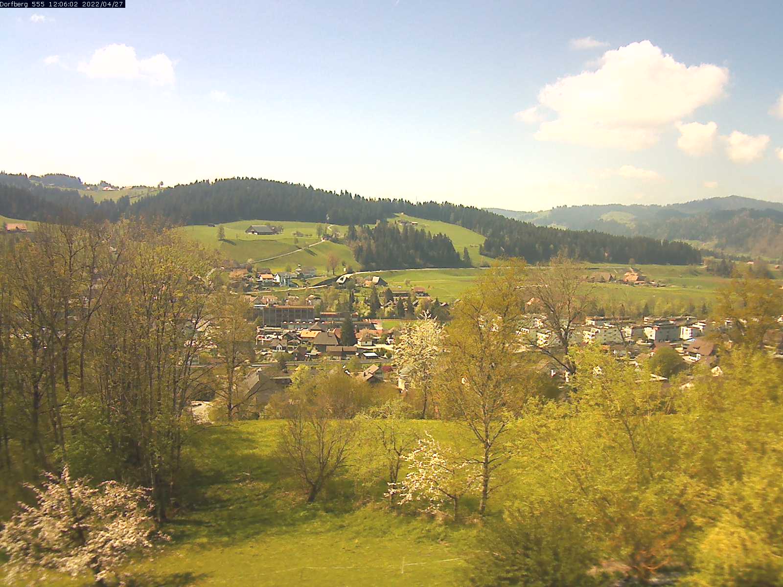 Webcam-Bild: Aussicht vom Dorfberg in Langnau 20220427-120601