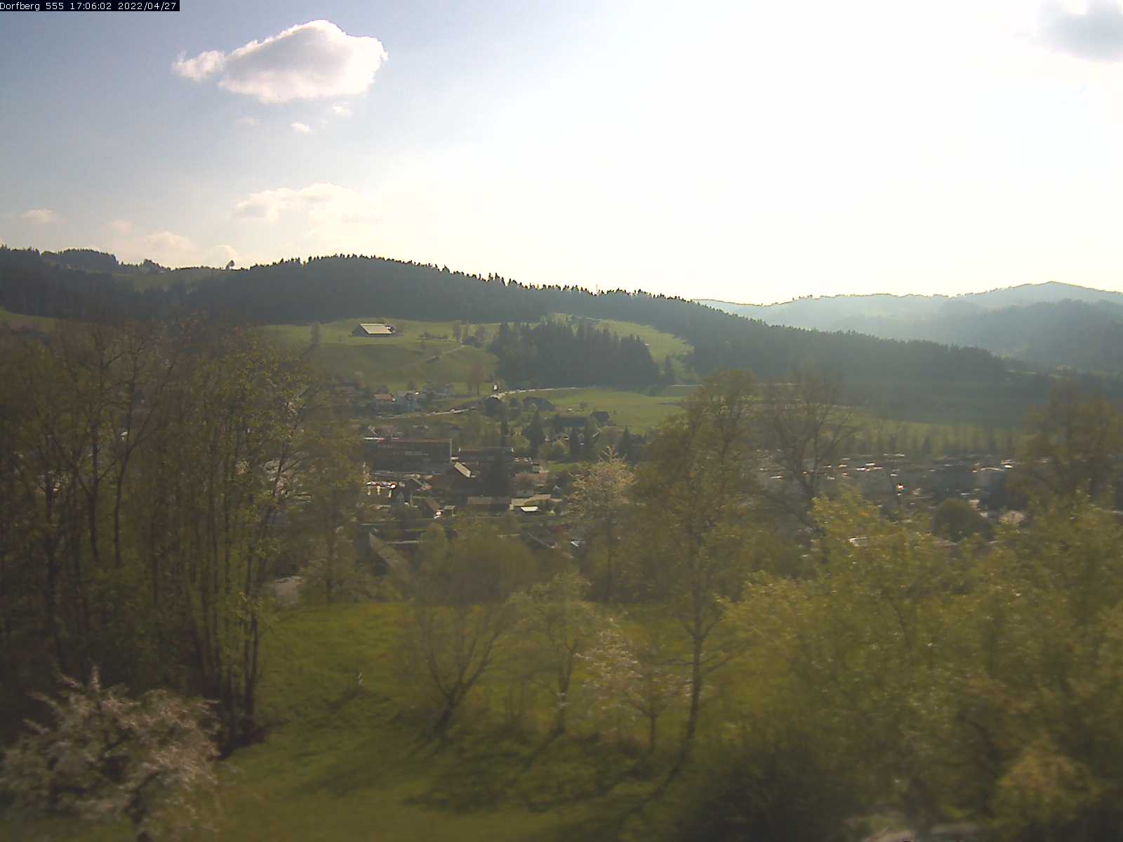Webcam-Bild: Aussicht vom Dorfberg in Langnau 20220427-170601