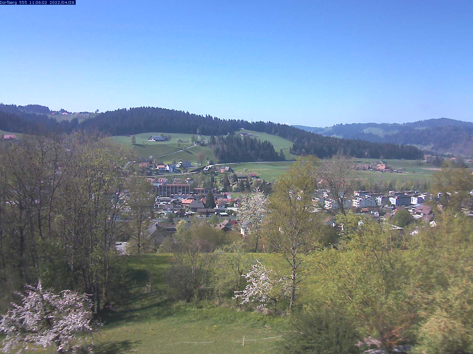 Webcam-Bild: Aussicht vom Dorfberg in Langnau 20220428-110601