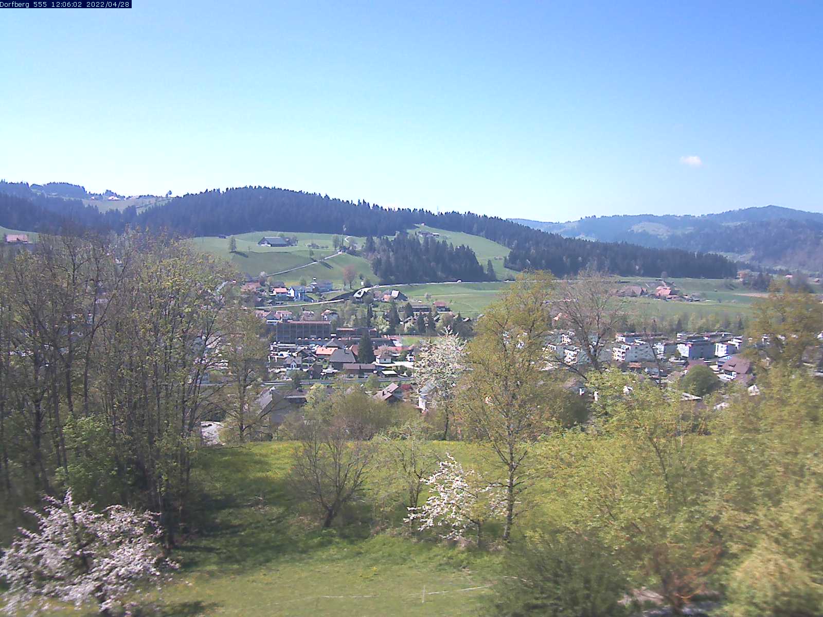 Webcam-Bild: Aussicht vom Dorfberg in Langnau 20220428-120601